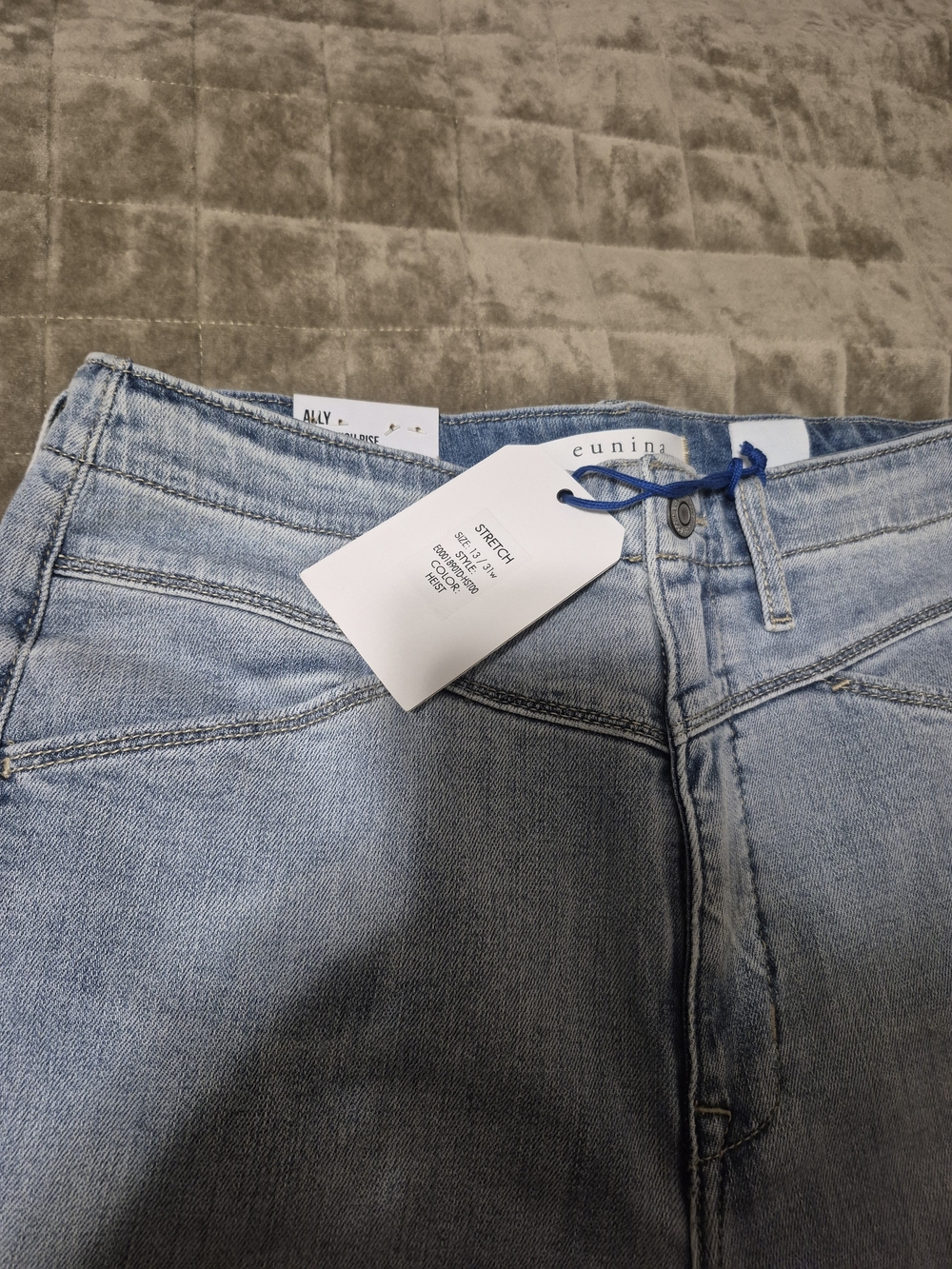 eunina Light Blue Cropped High-Rise Jeans with Frayed Hem - Picture 3 of 6
